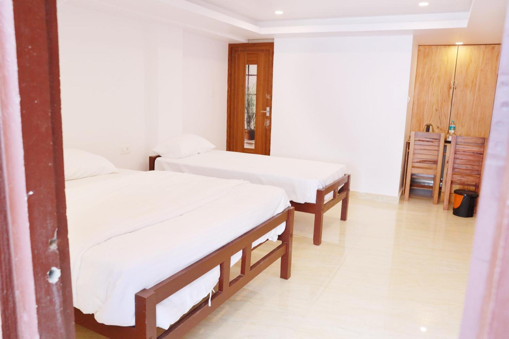 Lodge Palatty Residency *